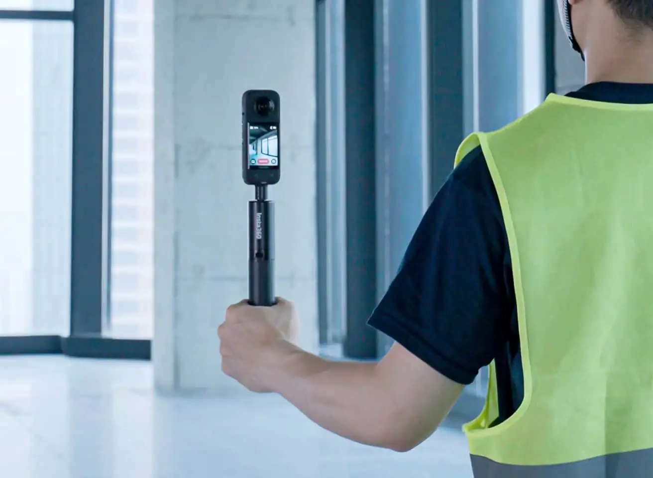 Capturing an interior with a 360° camera on a stick
